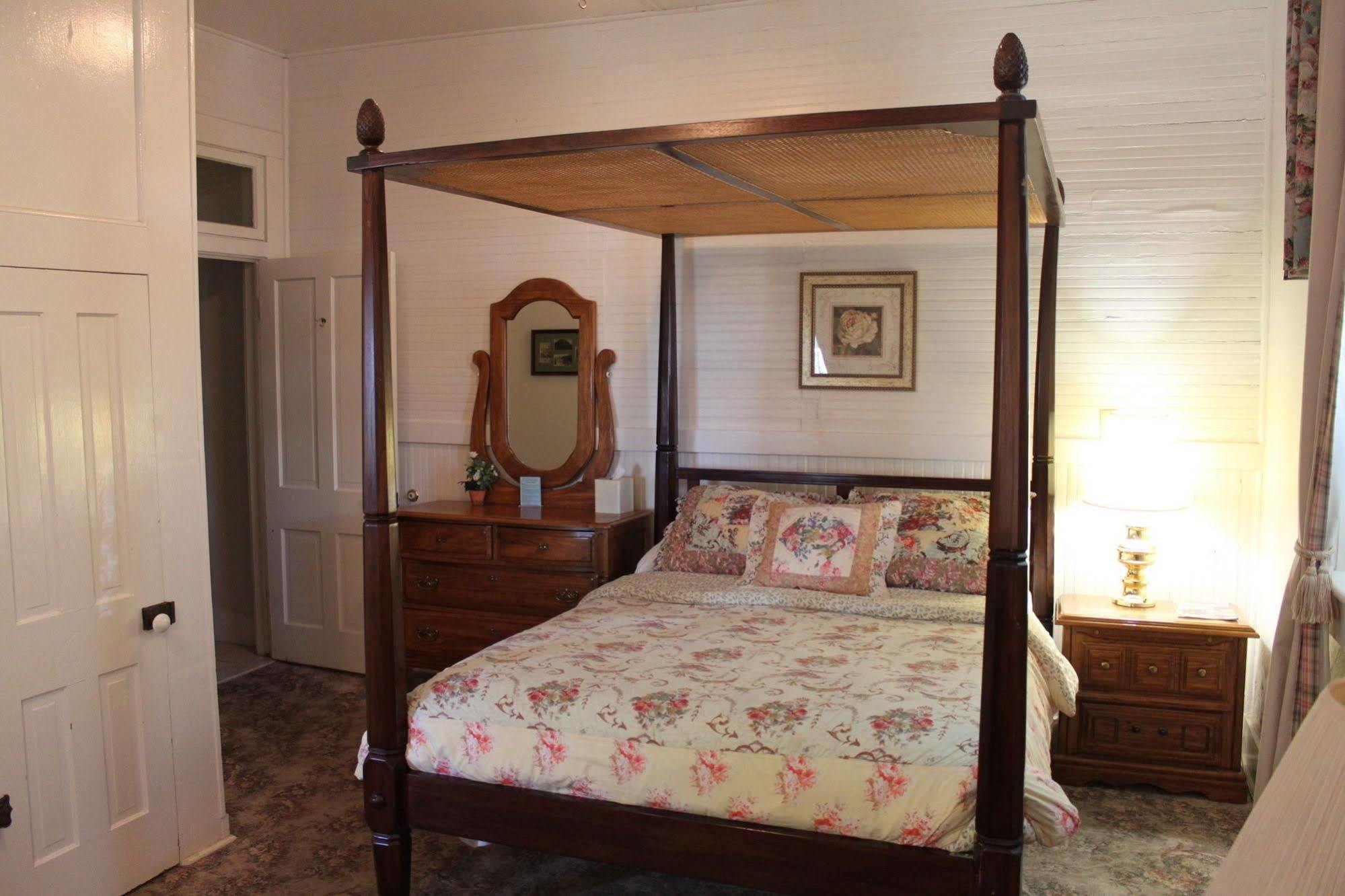 The Hotel Limpia Fort Davis Exterior photo